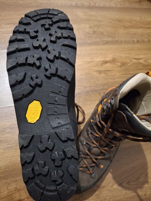 Зимни туристически обувки ALPINA