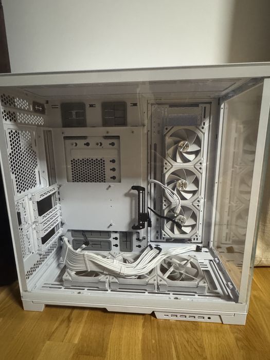 vand carcasa lian li alba impecabila