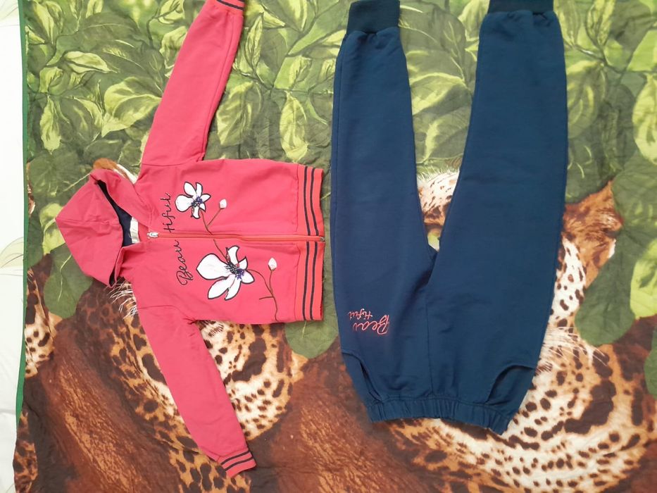 Костюмы спортивные на девочку