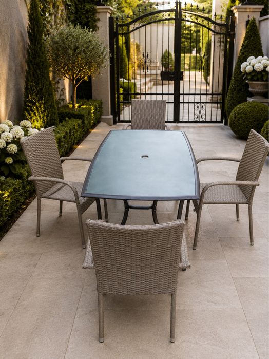 Masă dining nouă cu blat sticlă securizată și structură metalică 6 persoane terasă grădină balcon modern elegant cu spatiu pentru umbrela prifesional