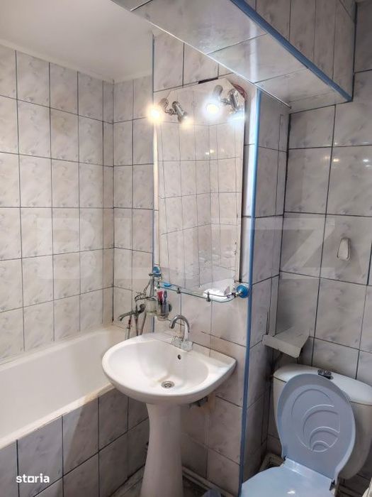 Apartament cu 3 camere 55mp, decomandat, cu garaj si parcare