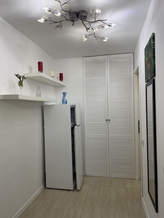 Inchiriez garsoniera park lake