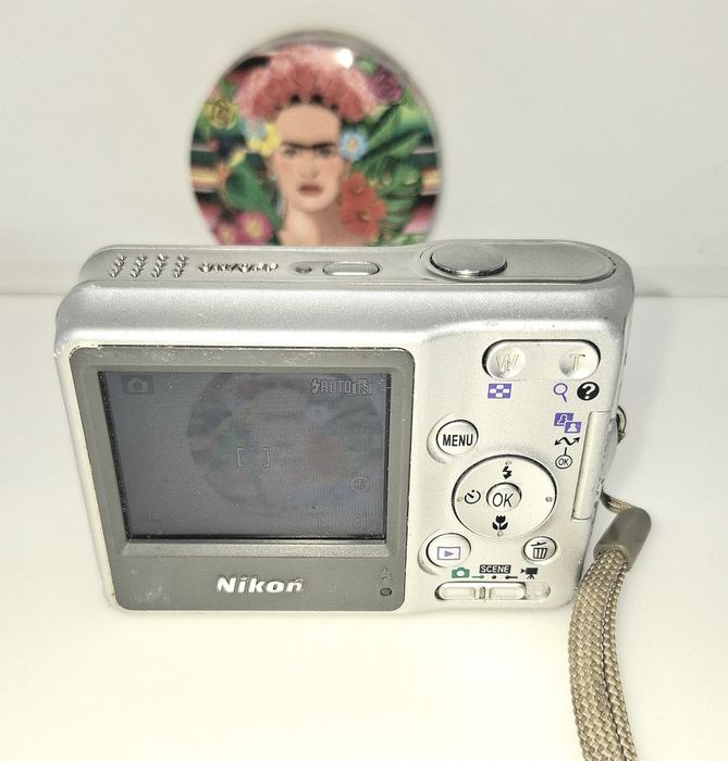 NIKON COOLPIX L4 Компактен дигитален фотоапарат