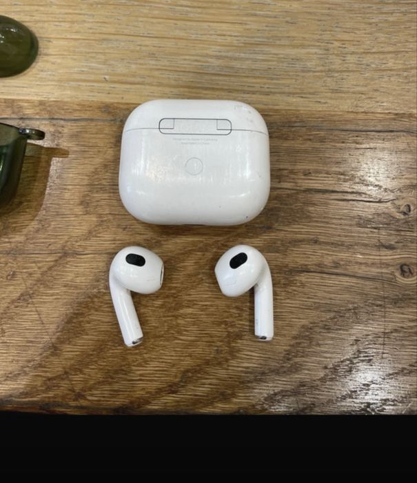 Vand Air Pods 3 apple