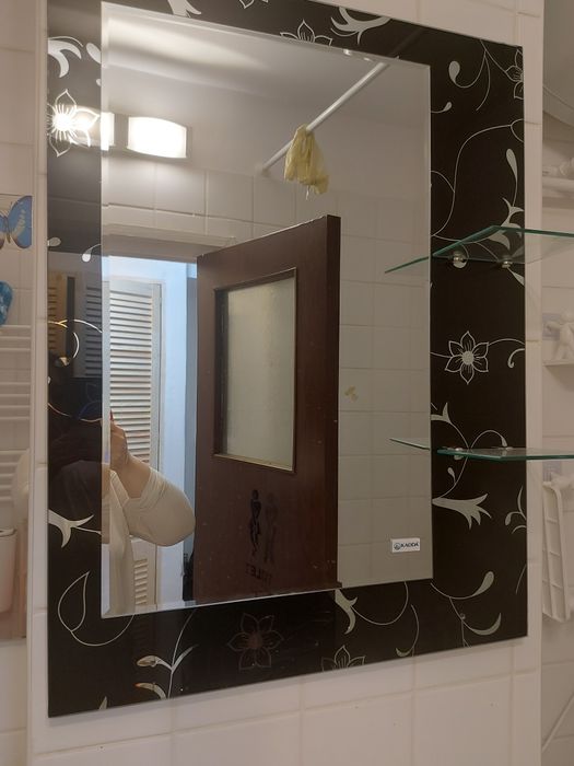 Oglinda baie cu etajera