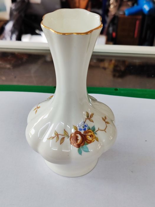 Ваза вазичка костен порцелан