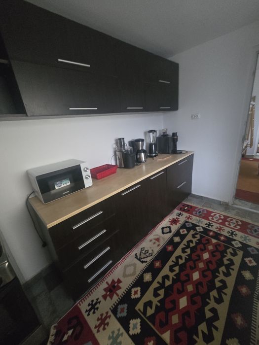 Cazare ideală, liniște, aer curat,grătar, baldachin pentru relaxare.