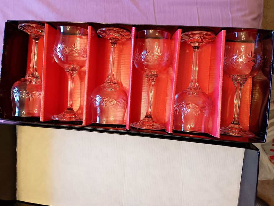 Кристални и стъклени чаши