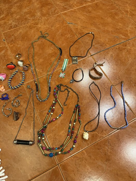 Разная бижутерия . Половина новое.