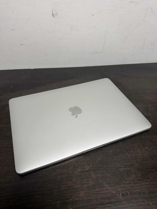 Apple MacBook Pro 13 2017 A1708-Core i7-16 Gb-256 GB-tow Thunderbolt 3