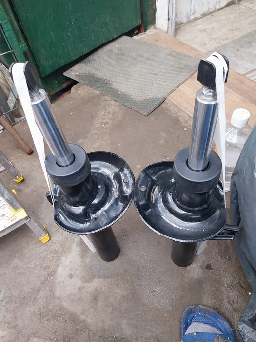 Vind amortizoare nefolosite passat benzina b6 benzina