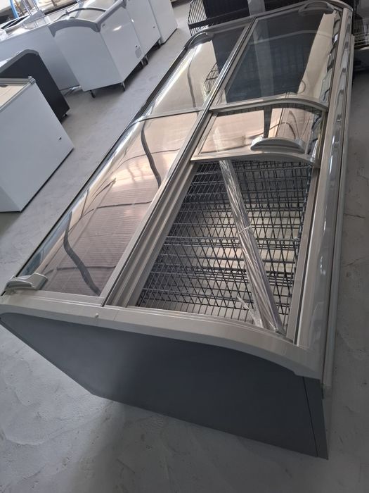 Островен фризер Sofia 200 U Island +/- plug in