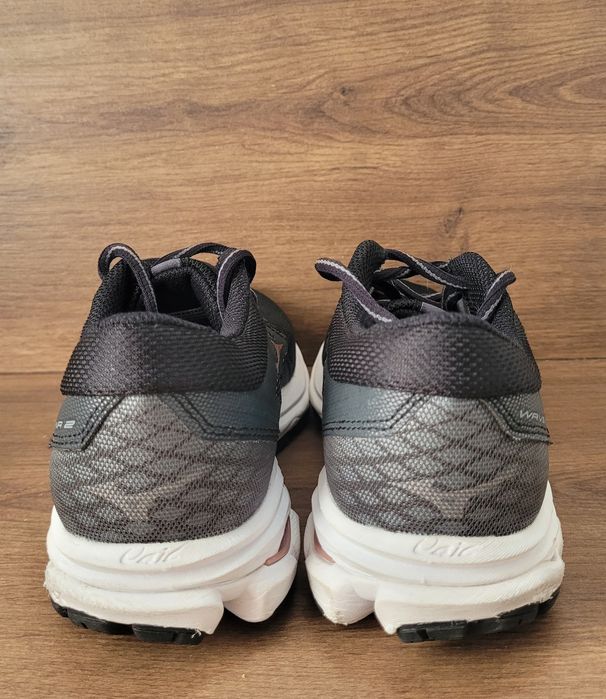 Mizuno Wave Kizuna 2/дамски маратонки-38,5номер