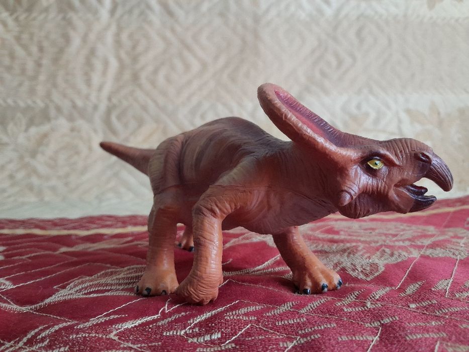 Игрушка динозавр