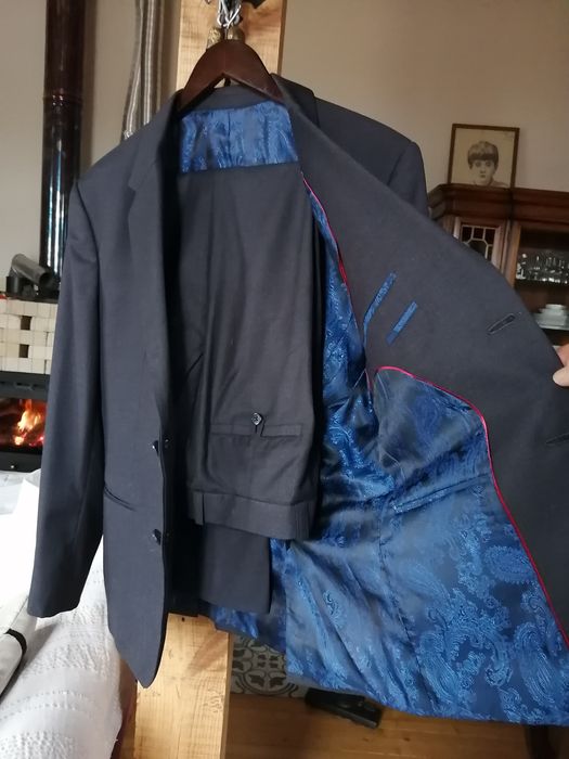 Мъжки костюм фина 100% вълна