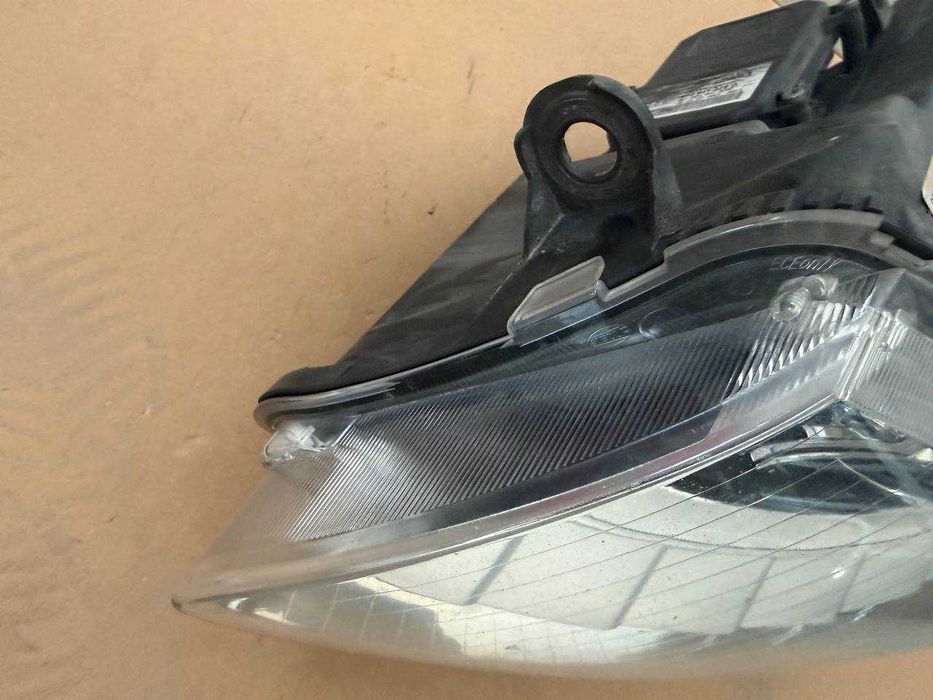 Far stanga sofer AUDI A6 C6 model cu bixenon si LED pentru facelift 2010 de europa volan stanga cod 4F0941003