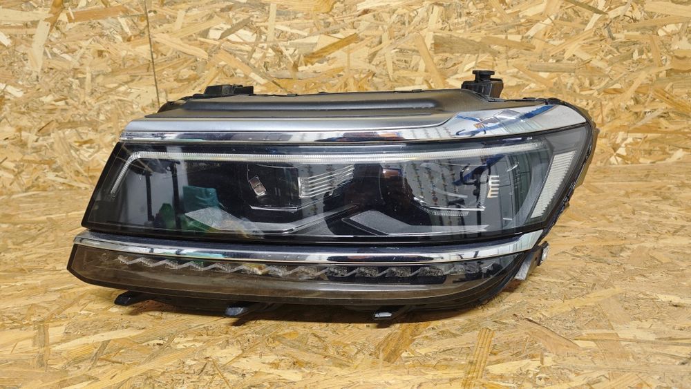 Ляв фар за Фолксваген Тигуан   Volkswagen Tiguan 5N 2018 Full LED