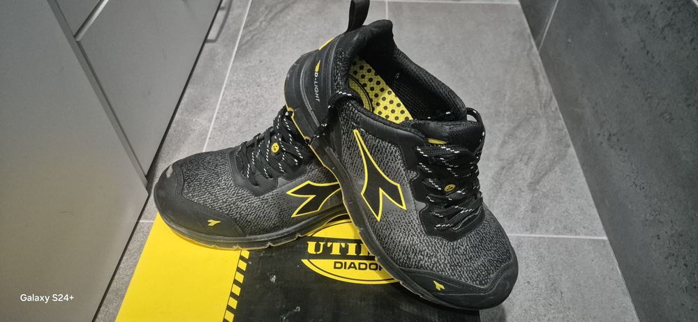 Vând bocanci Diadora