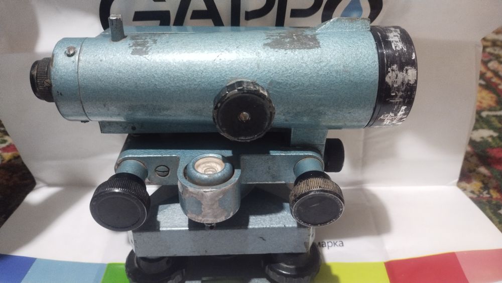 Нивелир сотилади