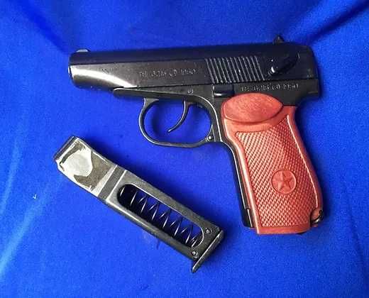 Pistol Makarov  Metal Replica 1/1  realizata in SPANIA panoplie