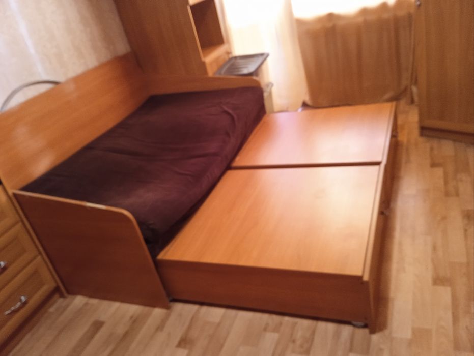 Продается спальный гарнитур
