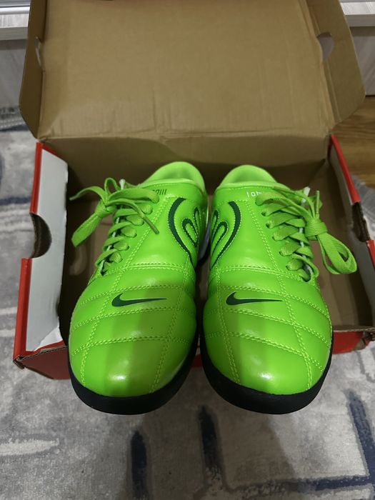 Nike Total 90 TF — стиль и комфорт на поле