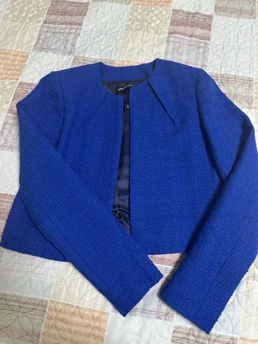 Дамско   синьо сако размир s/м обличано много малко