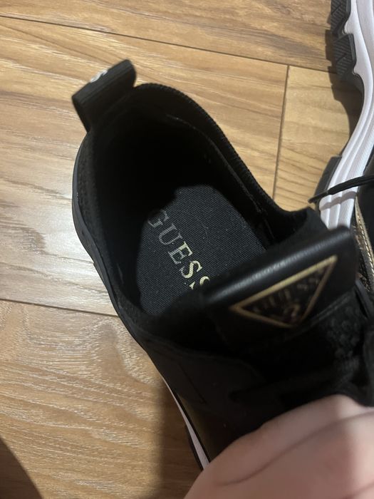 papuci guess ca noi
