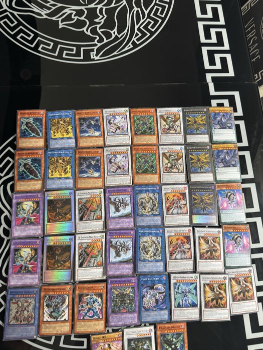 Продавам карти Yu-Gi-Oh!