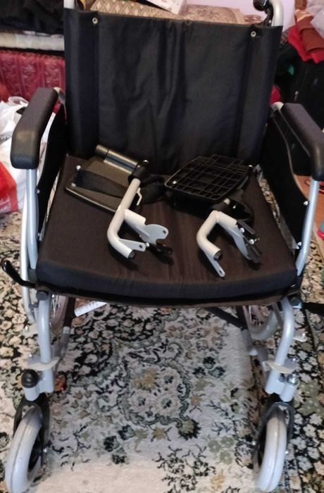 Vând scaun cu rotile xxl