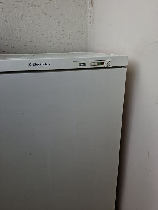 Прадавам работещ фризер      Electrolux запазен