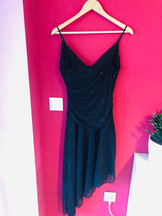 Асиметрична черна официална рокля