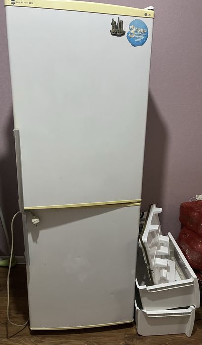 Продам холодильник LG