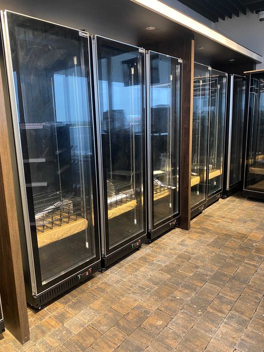 Vitrină frigorifică cu o ușă ideală pentru magazine și cafenele