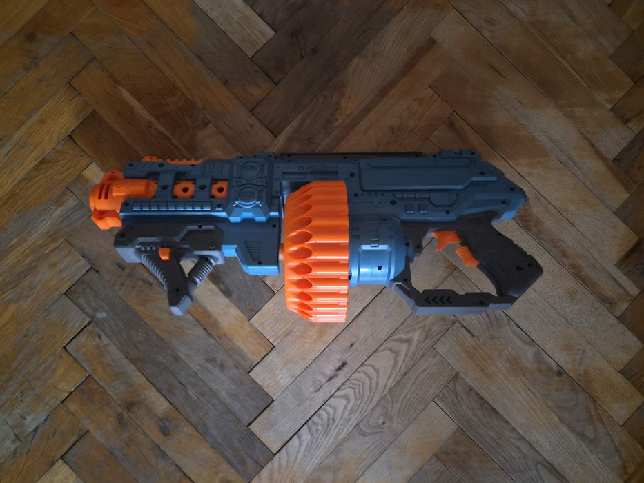 Продавам детски Автомат nerf