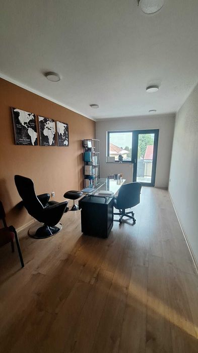 De inchiriat apartament nemobilat pt birou sau locuit Coposu 18A 90mp