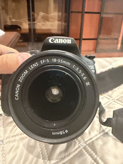 Продам фотоаппарат Canon eos 2000d