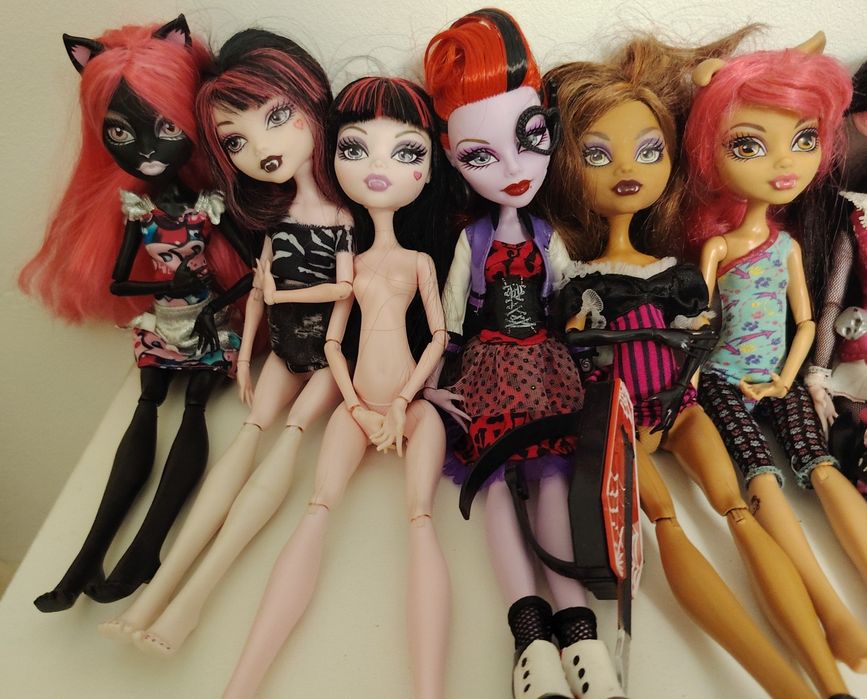Продам /обменяю кукол монстр хай