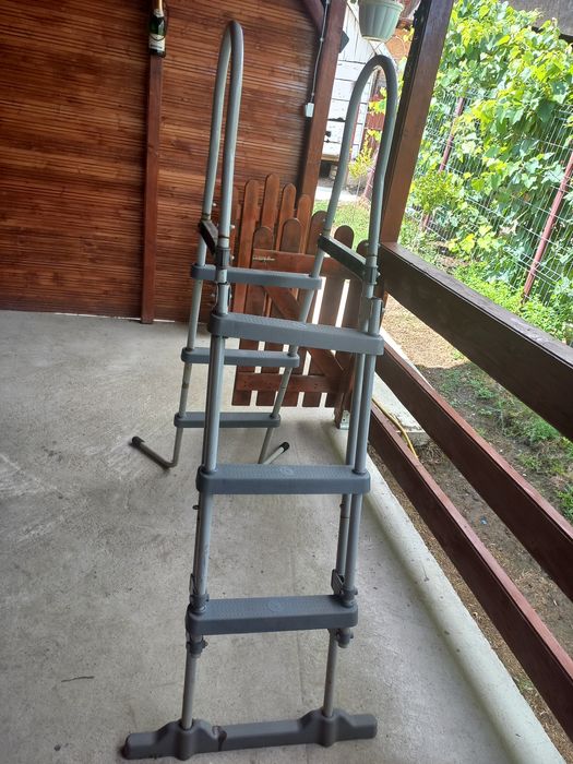 Vand scara pentru piscina