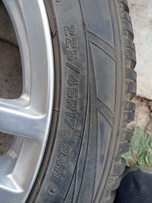 Vând jante aliaj cu cauciucuri iarna Toyota