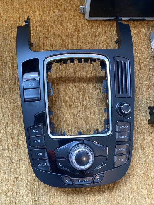 Magazie CD / Display / Tastatura Audi A4 B8 / A5