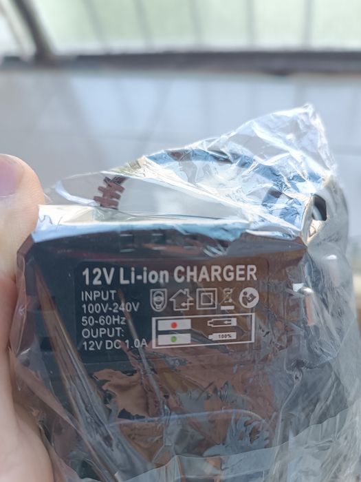 Зарядно за винтоверт Li-ion 12v