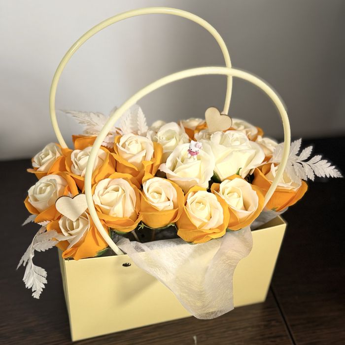 aranjament floral din trandafiri de sapun