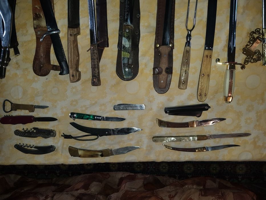 Статуетка дървени чашки нож битов