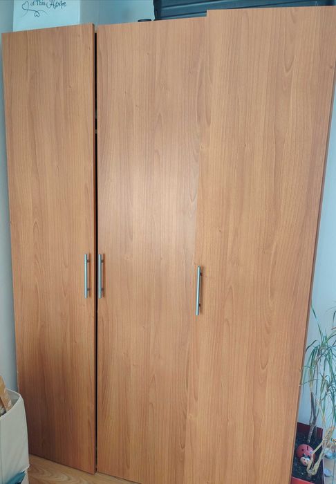 Dulap haine/dressing și comodă