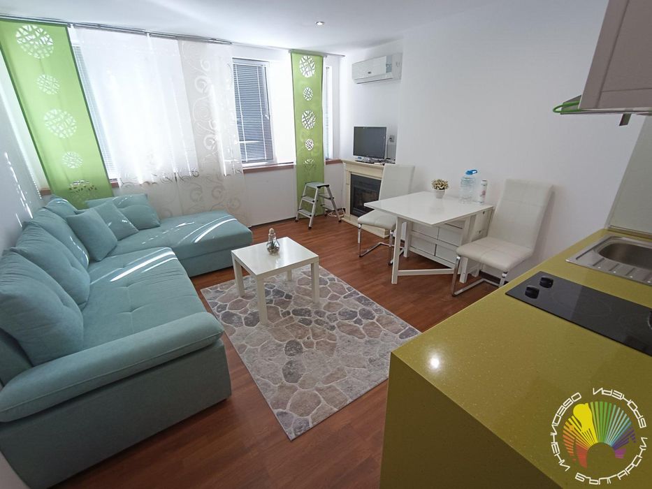 Дава се под наем Тристаен апартамент в Бургас, Център - 80 кв.м за 408 € - Снимка #1