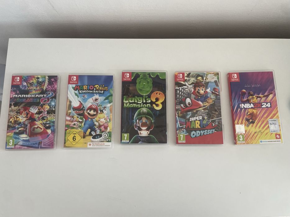 Consolă Nintendo Switch + 5 Jocuri Fizice (Pachet Complet)
