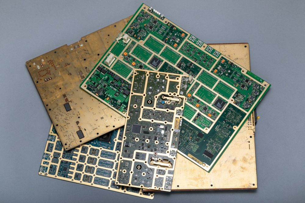 Прием плат и радиодеталей