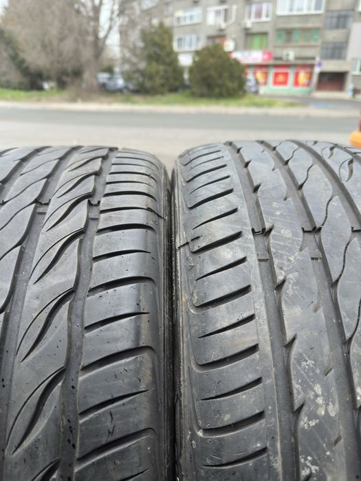 Продавам 2 бр. Гуми  245/45-18