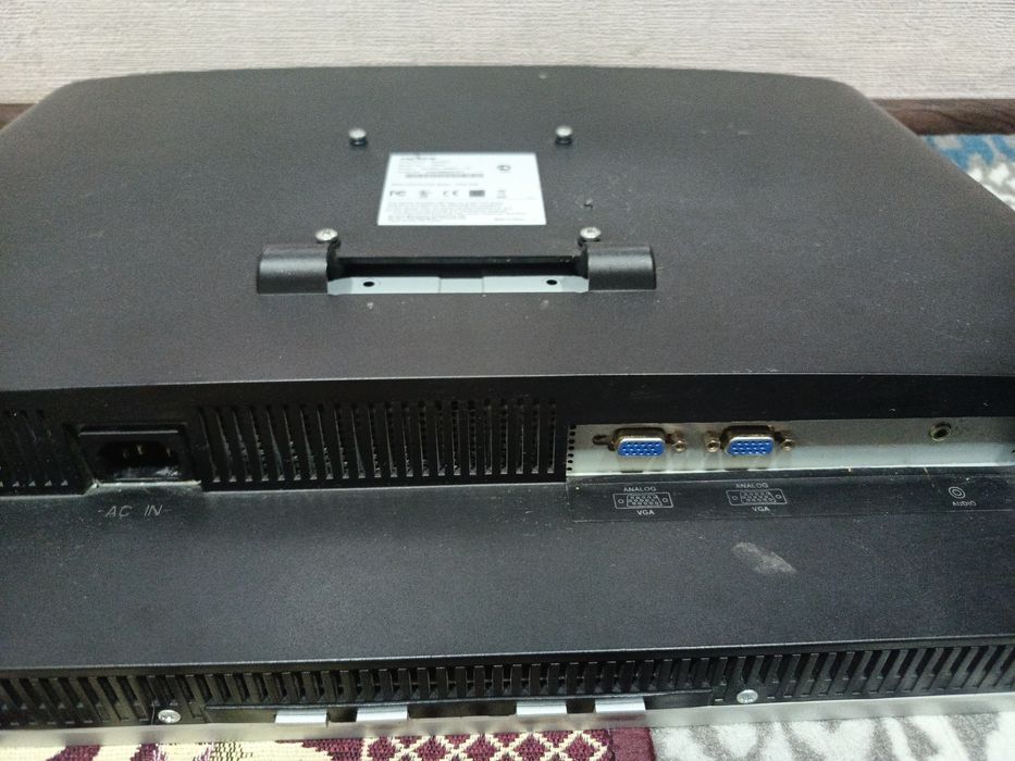 Монитор для компьютер